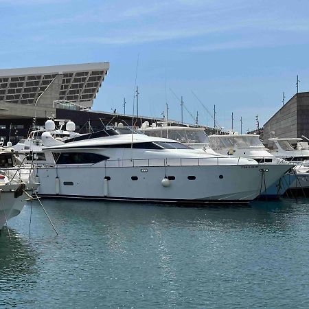 Yacht 20Metros Hotel Сант Адриа де Бесос Екстериор снимка