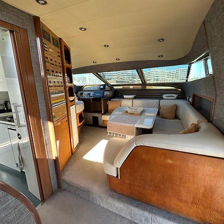 Yacht 20Metros Hotel Сант Адриа де Бесос Екстериор снимка