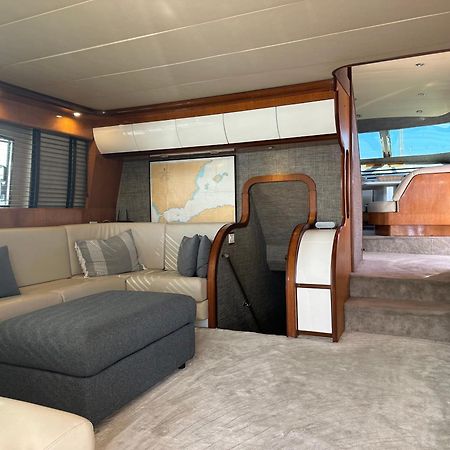 Yacht 20Metros Hotel Сант Адриа де Бесос Екстериор снимка