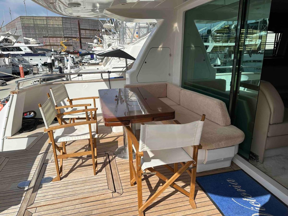 Yacht 20Metros Hotel Сант Адриа де Бесос Екстериор снимка