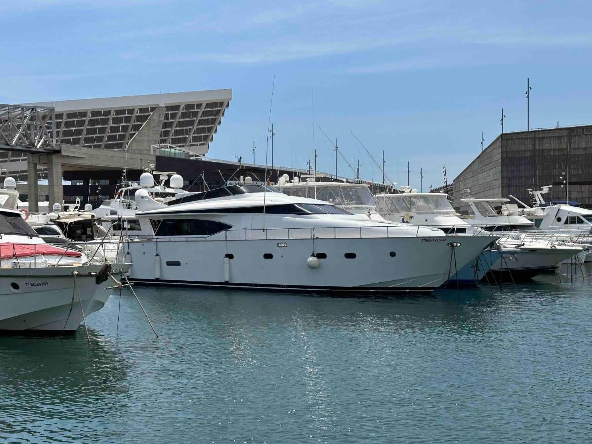 Yacht 20Metros Hotel Сант Адриа де Бесос Екстериор снимка