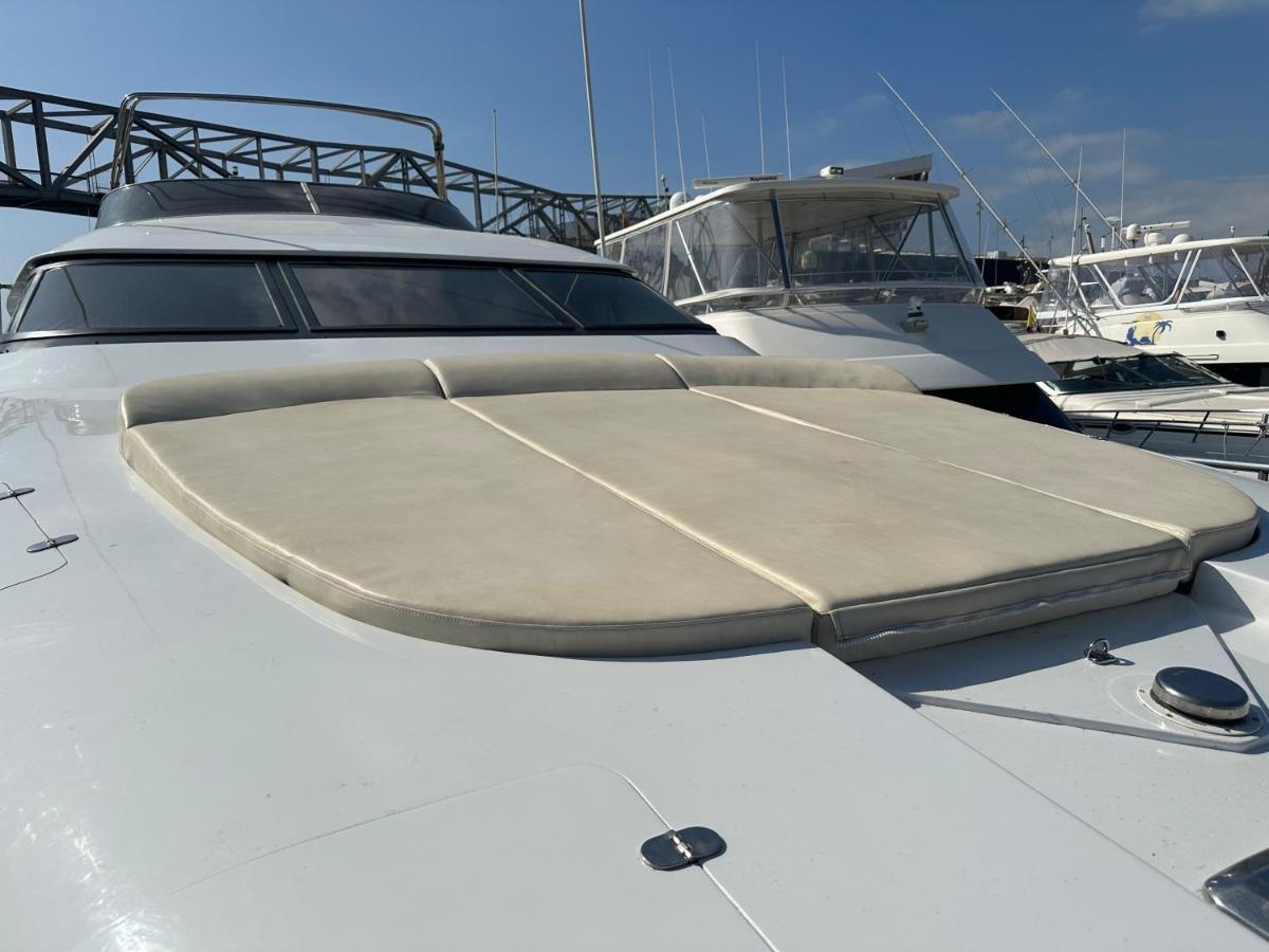 Yacht 20Metros Hotel Сант Адриа де Бесос Екстериор снимка