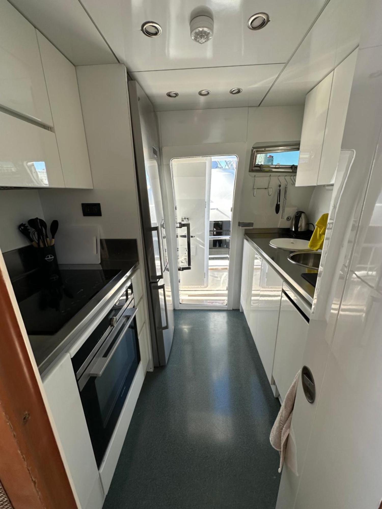 Yacht 20Metros Hotel Сант Адриа де Бесос Екстериор снимка