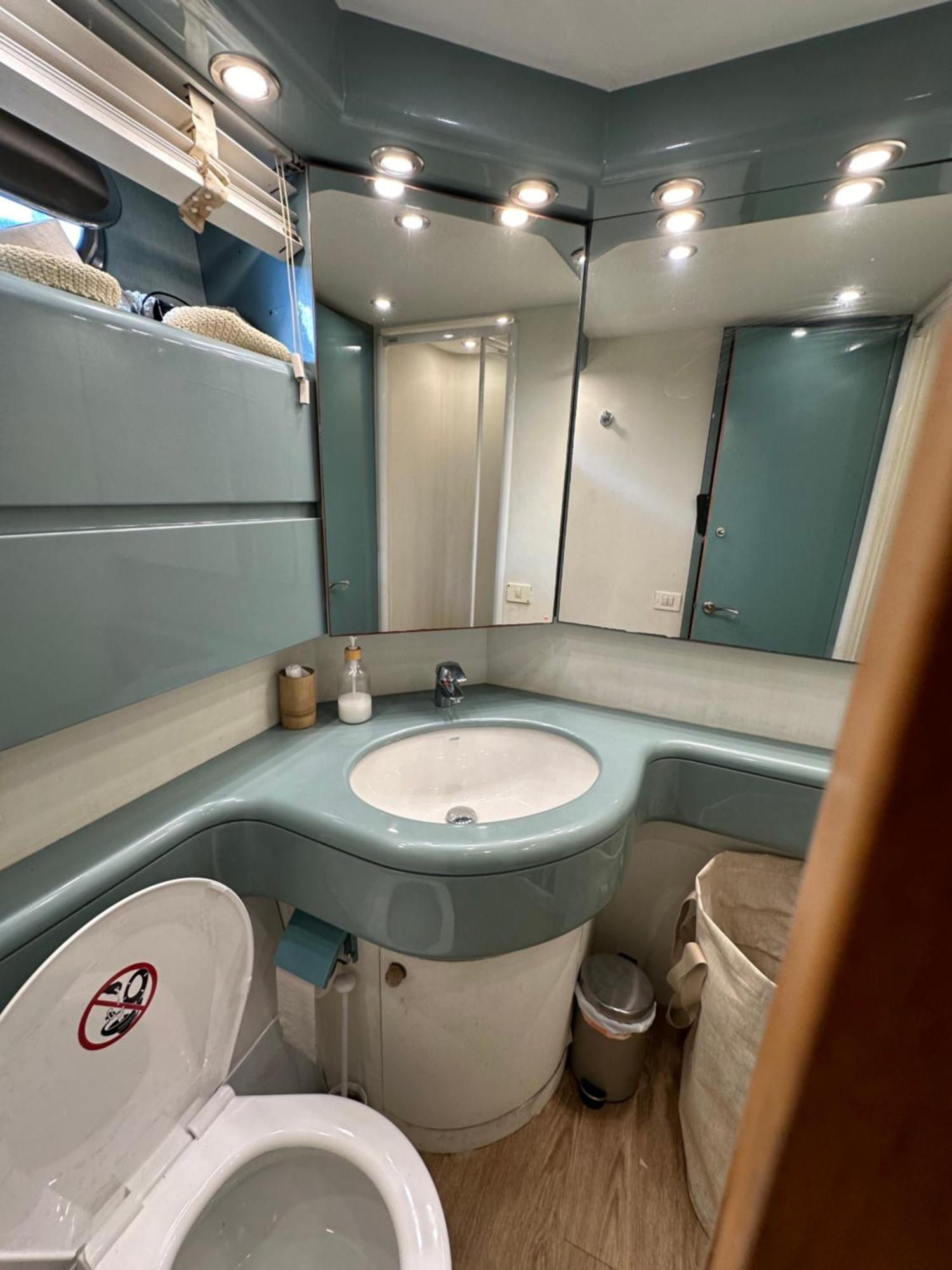 Yacht 20Metros Hotel Сант Адриа де Бесос Екстериор снимка