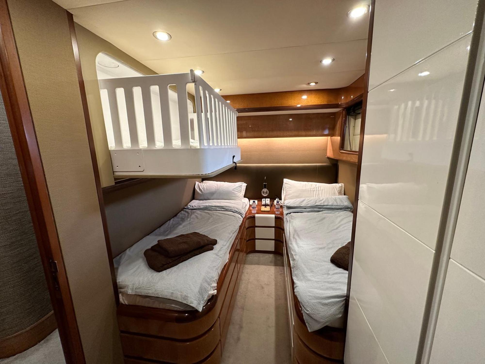 Yacht 20Metros Hotel Сант Адриа де Бесос Екстериор снимка