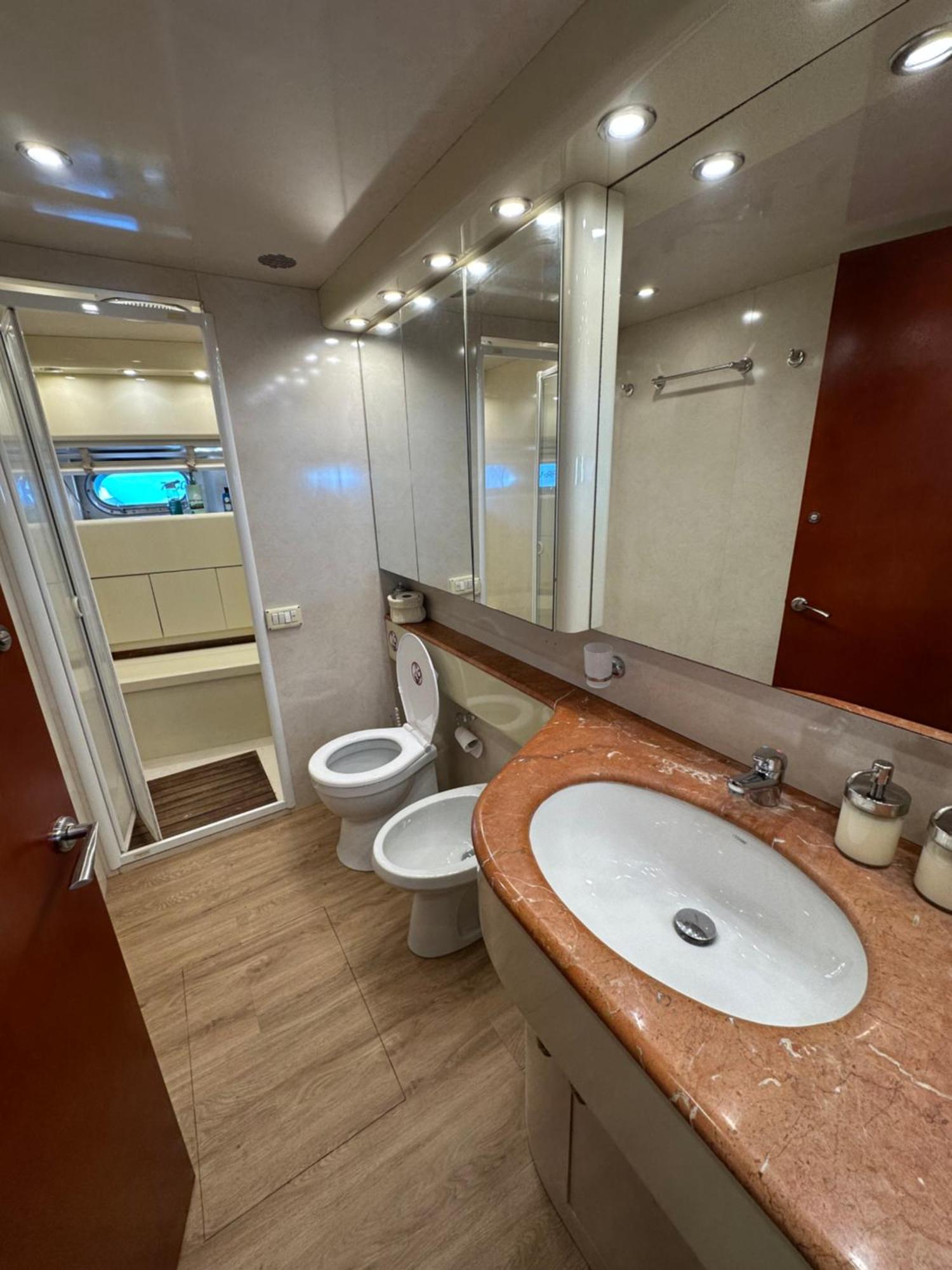 Yacht 20Metros Hotel Сант Адриа де Бесос Екстериор снимка