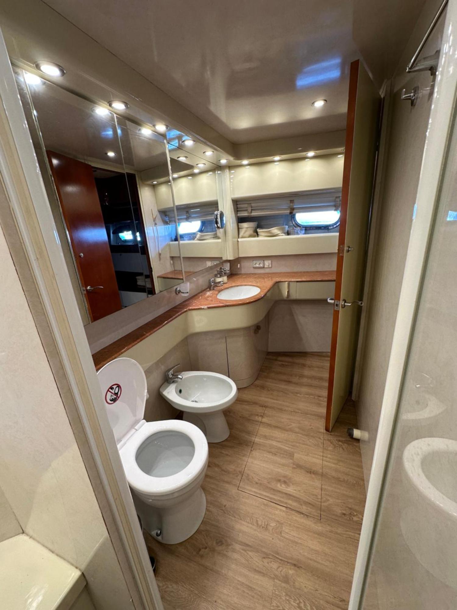 Yacht 20Metros Hotel Сант Адриа де Бесос Екстериор снимка